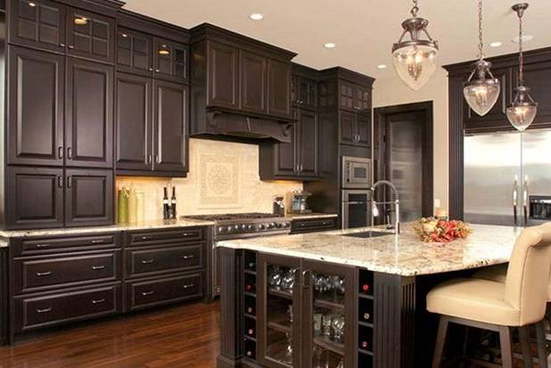 nice kitchen with lots of cabinets